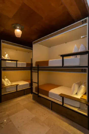 Nyaman Hostel Отели рядом с достопримечательностью «Villa Simona Oasis»