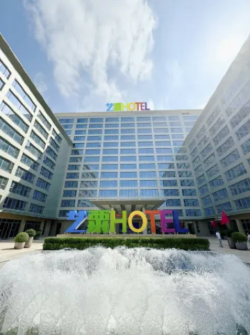 Hengdian Yisu Hotel (Hengdian Film and Television City Qinwang Palace Store)