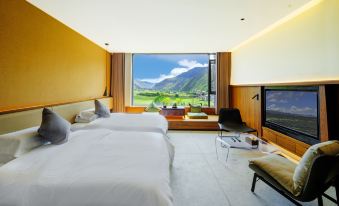 Black Stone Hotel