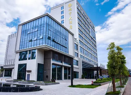 Ruiyu Hotel Отели рядом с достопримечательностью «Giant Buddha in Rong County»