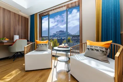 Lhasa Duorucang Hotel (Potala Palace) Hotell i 