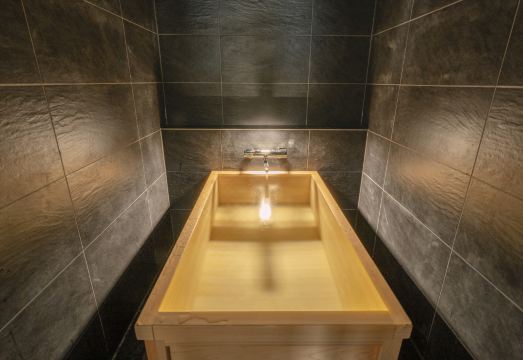 타니마치쿤, 호시야, 히가시야마 모치츠키쿄의 전통적인 분위기 이미지