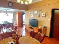 Golden Lake View Cinema Apartment