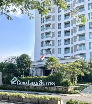 Lush Lakeside - Citra Luxury Apartments Hotel di Kalideres