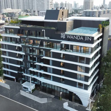Wanda Jin Residence The Ease Sierra Bangkok Отели рядом с достопримечательностью «Станция метро Huai Khwang»