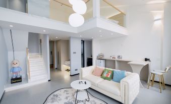 Floral Hotel·Hello·Ten Years! Loft Homestay Hotel