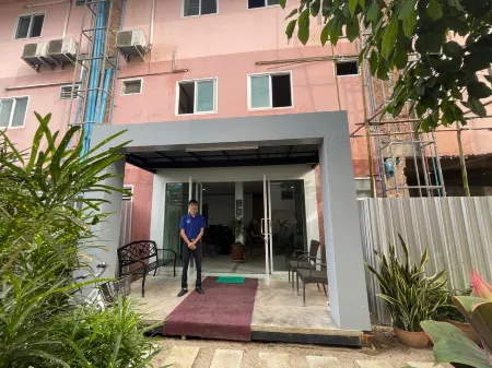 Khunyuw Hotel
