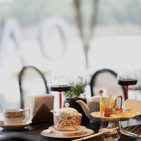 Li River CIAO Hotel( Guilin Elephant Trunk Hill)