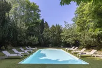 Les Demeures de Varennes, BW Signature Collection - Pools