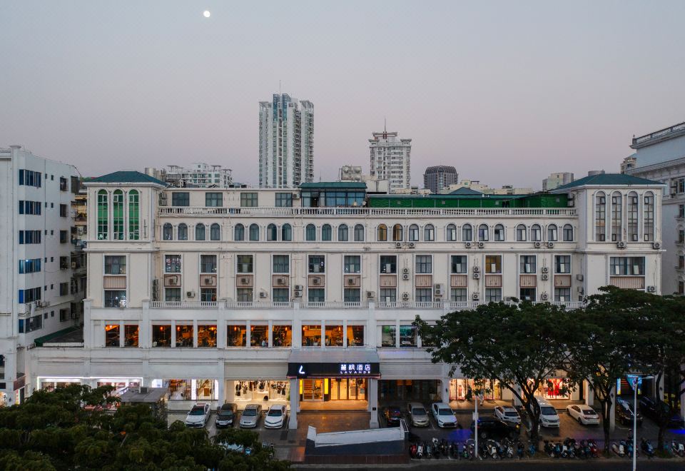Lavender Hotel (Sanya Bay Coconut Dream Corridor Pedestrian Street Store) - Housity