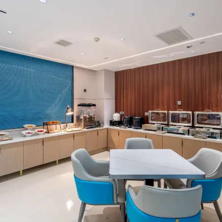 Elong Yam Hotel (Xijing Hospital Tonghuamen Subway Station)