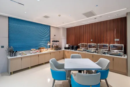 Elong Yam Hotel (Xijing Hospital Tonghuamen Subway Station) Отели рядом с достопримечательностью «Jingyugou Scenic Resort, Xi'an»