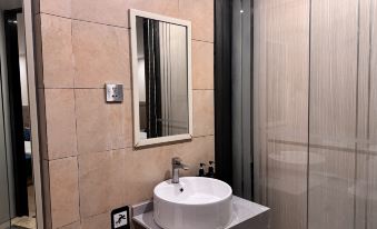 Hengxian Huashi Baijie Hotel