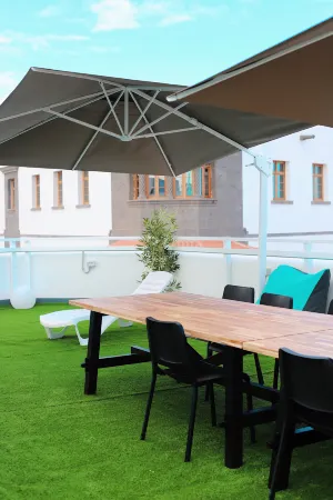 Las Palmas Nest Hostel Отели в г. Мадроньяль