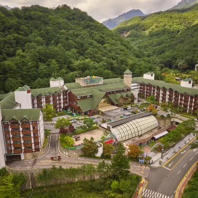 Osaek Greenyard Hotel Hotels near معبد سينهونغسا