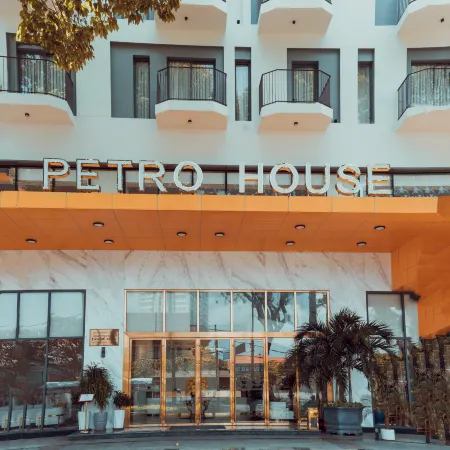Petro House Vung Tau (Block A) Отели рядом с достопримечательностью «Пляж Фронт-Бич»