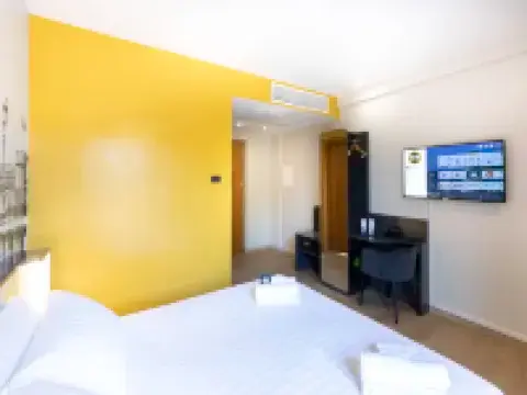 B&B Hotel Roma Tuscolana San Giovanni Hotel berhampiran Teatro Furio Camillo