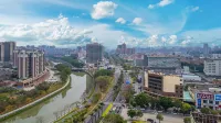 Yunju Light Luxury Hotel (Jiangmen Wanda Plaza Store)