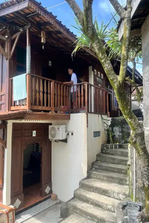 Karlie Inn Отели в г. Tepus