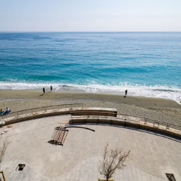 Giaella Sea View Apartment Отели рядом с достопримечательностью «Пляж Феджина»