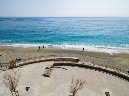 Giaella Sea View Apartment Отели рядом с достопримечательностью «Monterosso public beach (Fegina)»