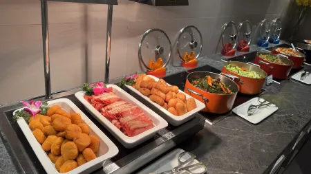 Homeinn Selected Hotel (Shanghai Caohejing Guilin Park Metro Station) Отели рядом с достопримечательностью «Shanghai Institute of Technology (Guilin Road)»