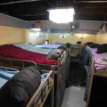 Island hopperz Hostel Rooms