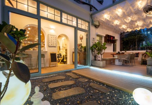 1. 인위 앨리 홈스..