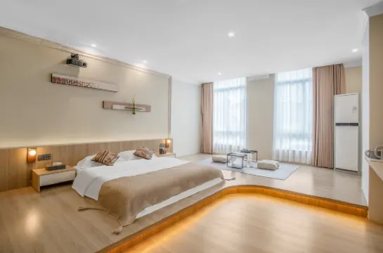 Yikela Yinying Apartment (Xinhui Wanda Plaza)