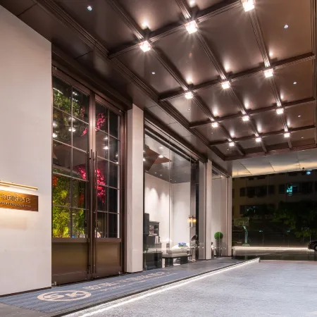 The Operations Headquarters of Oscar International Hotel (Huangjiang Avenue Tax Office Branch) Отели рядом с достопримечательностью «Железнодорожная станция Чжанмутоу»