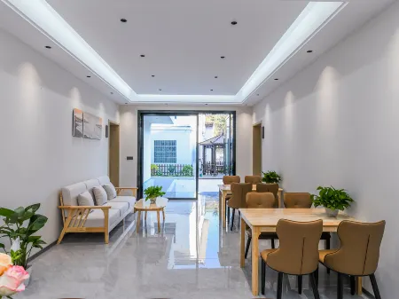 Yunqi Mountain Residence Homestay (Wudang Mountain Scenic Area Branch) Отели рядом с достопримечательностью «Wudang Scenic Spot»