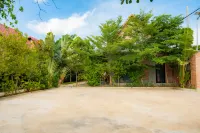Kampot Sweet Boutique - parking