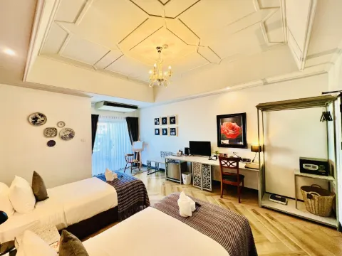 ห้องดีลักซ์เตียงคู่หรือเตียงแฝดพร้อมระเบียง