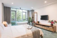 The Ivory Terrace Hanoi – Cozy Retreat with Elevator Access – Coffee 24/7 Hotel di Ba Dinh Square/Giang Vo Convention Center