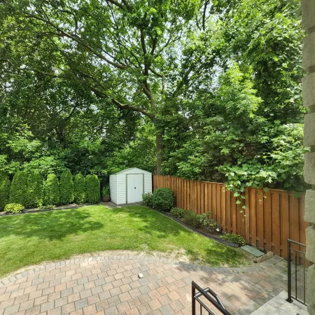 Short term rent at Yonge and Sheppard and North York Centre Отели рядом с достопримечательностью «Норт-Йорк»