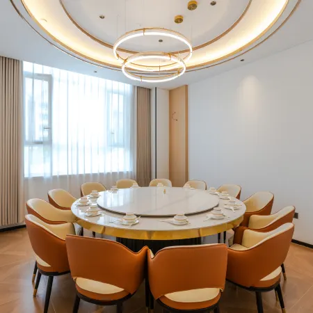 Nalati Lisi Platinum Hotel