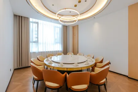 Nalati Lisi Platinum Hotel Отели рядом с достопримечательностью «Nalati Raspberry Town»