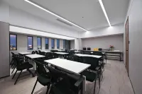 Heguang ALIENSPACE E-sports Hotel (Qingdao Taidong Pedestrian Street Metro Station Branch)