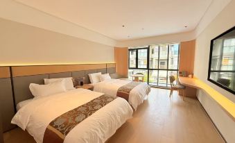 Yichun Quanjie Holiday Hotel (Wentang Gujing Quanjie)