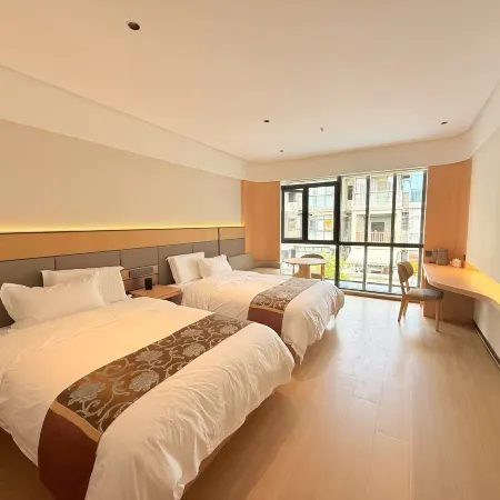 Yichun Quanjie Holiday Hotel (Wentang Gujing Quanjie)