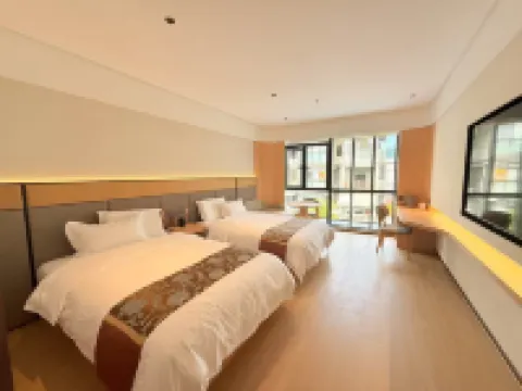 Yichun Quanjie Holiday Hotel (Wentang Gujing Quanjie)