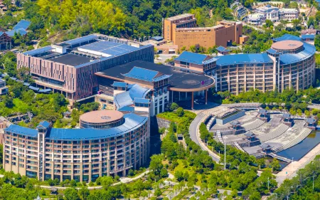 Huitang Huatian City Hot Spring Resort Hotel Отели рядом с достопримечательностью «Huitang Huatian City Hot Spring Resort»