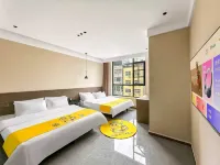 Qianxun Dream City Hotel (Luanchuan Laojun Mountain) Hotels near Ji Guan Cave