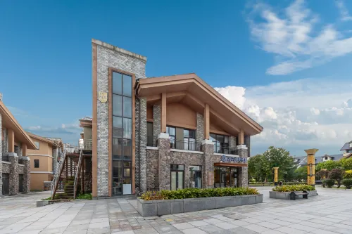 Floral Hotel·Hoshino Residenc Hotel(Changbaishan West Scenic Area Tourism Service Center Store) Hotels in Fusong