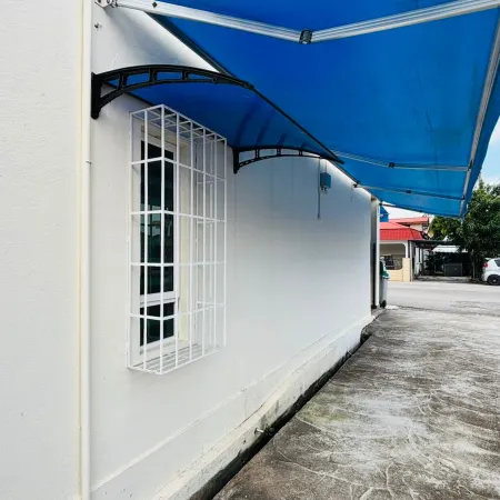 Spacious Home in Central Melaka for Families 10 pax, Chill & Relax at Extra Wide Balcony, COMFY HILL