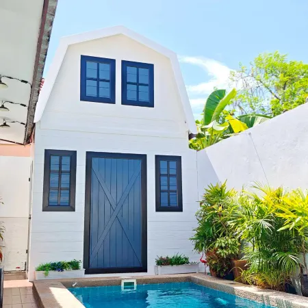 Canary Pool Villa Bangsaen