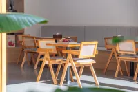 Hidden Dust Retreat - breakfast