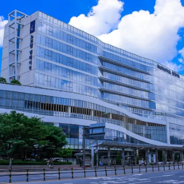 Novotel Ambassador Suwon Hotels near Hyowon's Bell