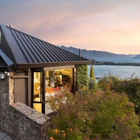 QT Paradise: Panoramic Views & Elegant Comfort