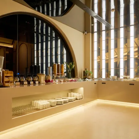 The Iris Signature Hotel and Spa Отели в г. Кан То